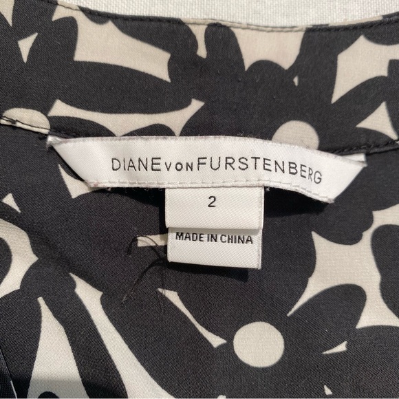 Diane Von Furstenberg DVF Purdy Black and White Floral Jumpsuit Size 2 - Picture 3 of 16